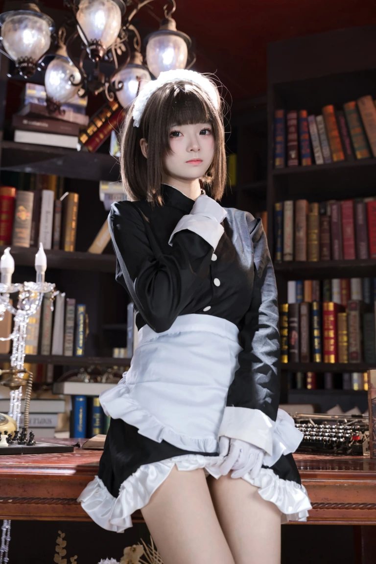 九柒喵《女仆教育 没落贵族·琉璃川椿》写真图集 66P｜在线预览与图包下载