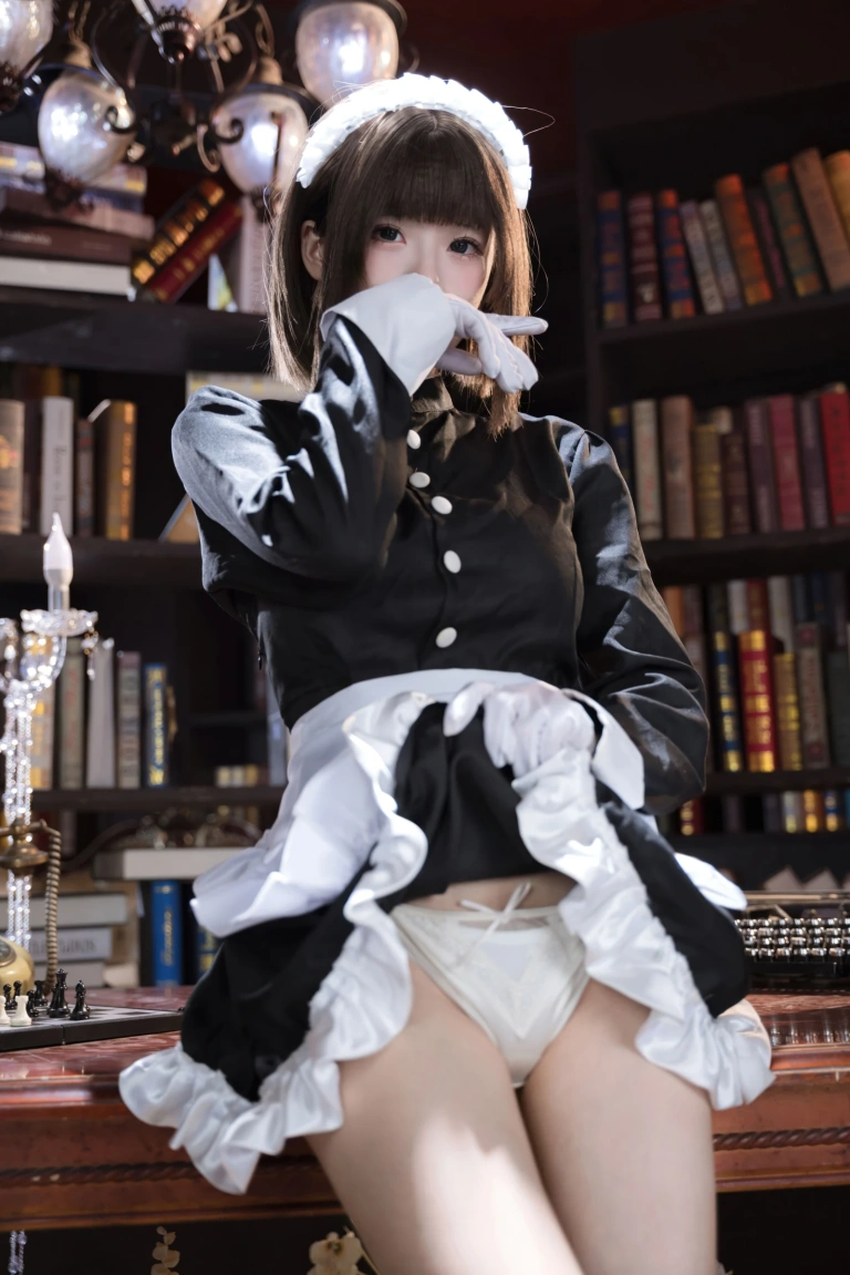 九柒喵《女仆教育 没落贵族·琉璃川椿》写真图集 66P｜在线预览与图包下载