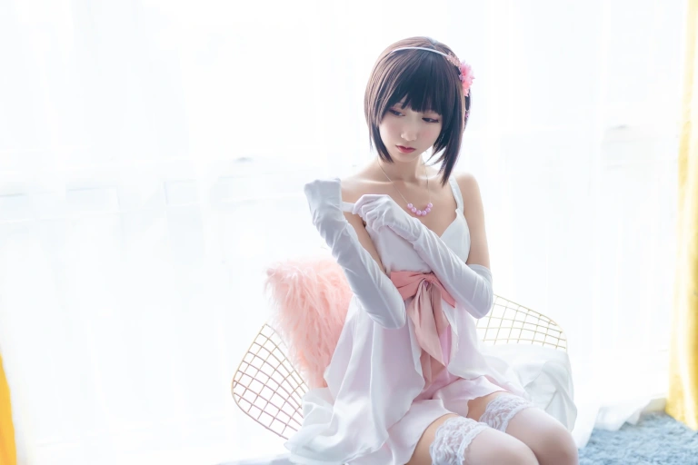木棉棉《加藤惠cos（礼服+内衣）》写真图集 68P｜在线预览与图包下载