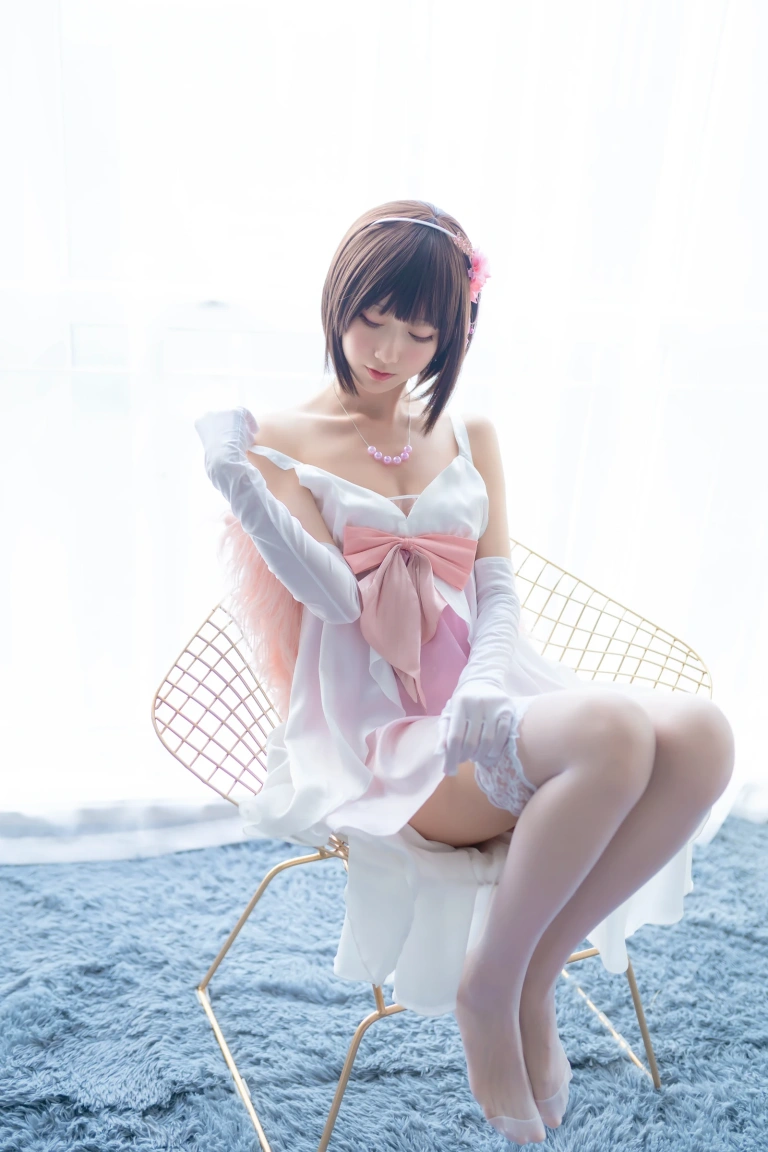木棉棉《加藤惠cos（礼服+内衣）》写真图集 68P｜在线预览与图包下载
