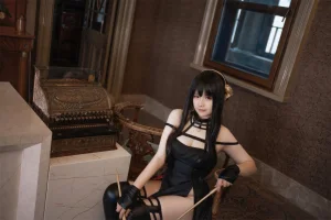 阿半今天很开心《约尔礼服+同人内衣》写真图集 53P｜在线预览与图包下载