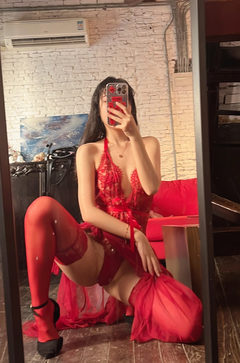 不呆猫《霸气红色人妻》写真图集 57P+1V｜在线预览与图包下载