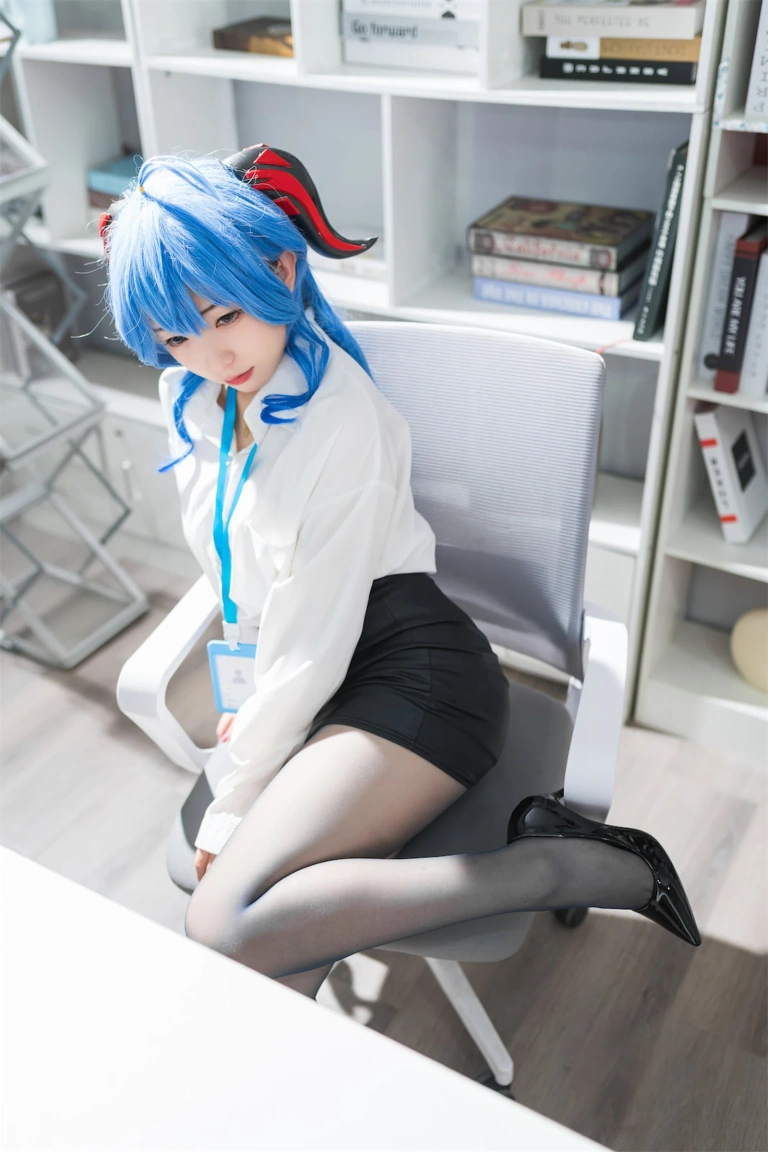 花铃《甘雨秘书OL》写真图集 93P｜在线预览与图包下载