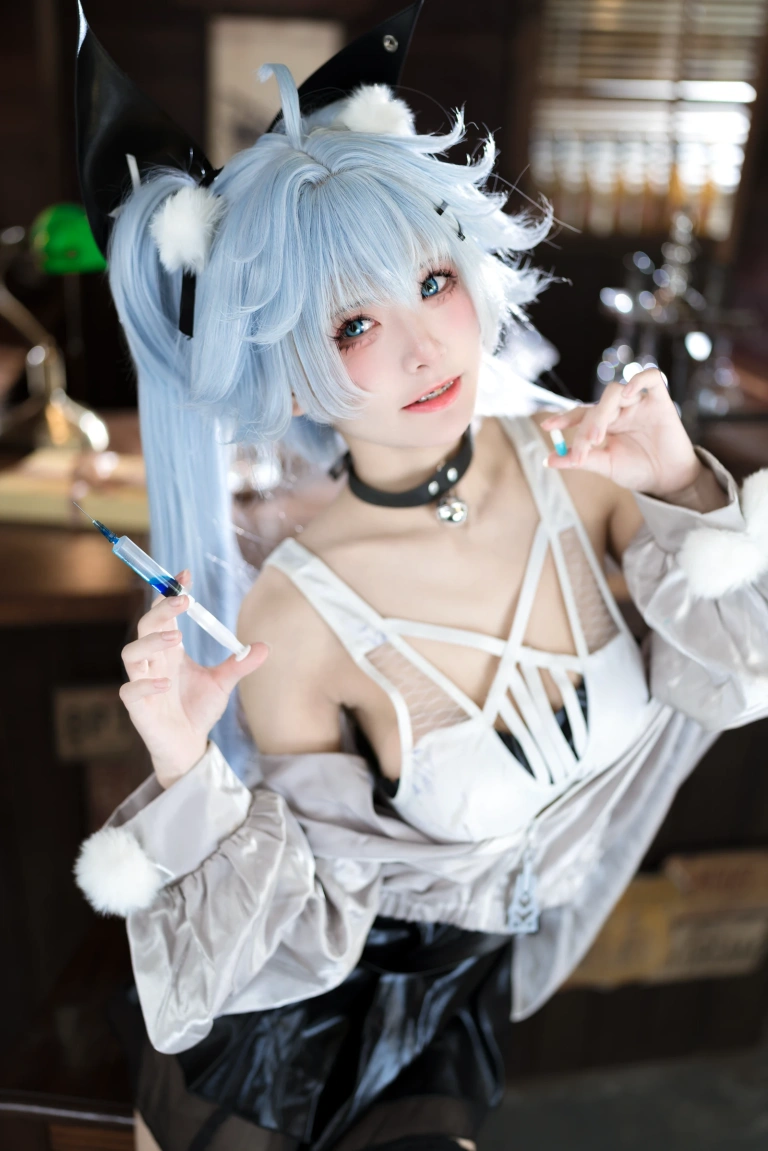 九柒喵《少女前线 芙洛伦·药心巧克力》写真图集 29P｜在线预览与图包下载