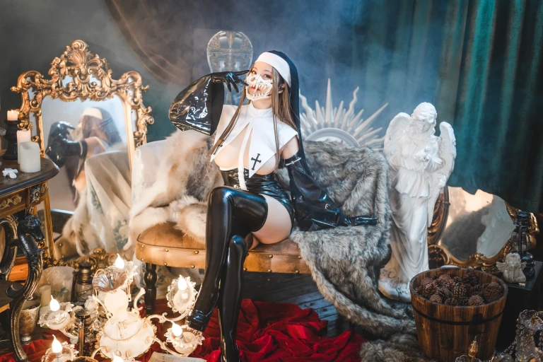 蜜汁猫裘《恶修女》写真图集 43P｜在线预览与图包下载