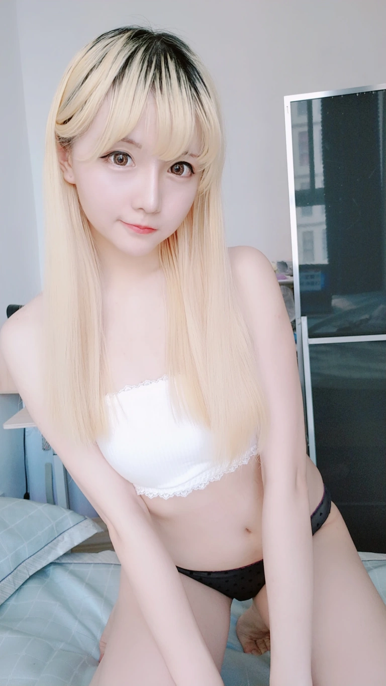 星之迟迟《定制 6-25 白衬衣》写真图集 61P+3V｜在线预览与图包下载