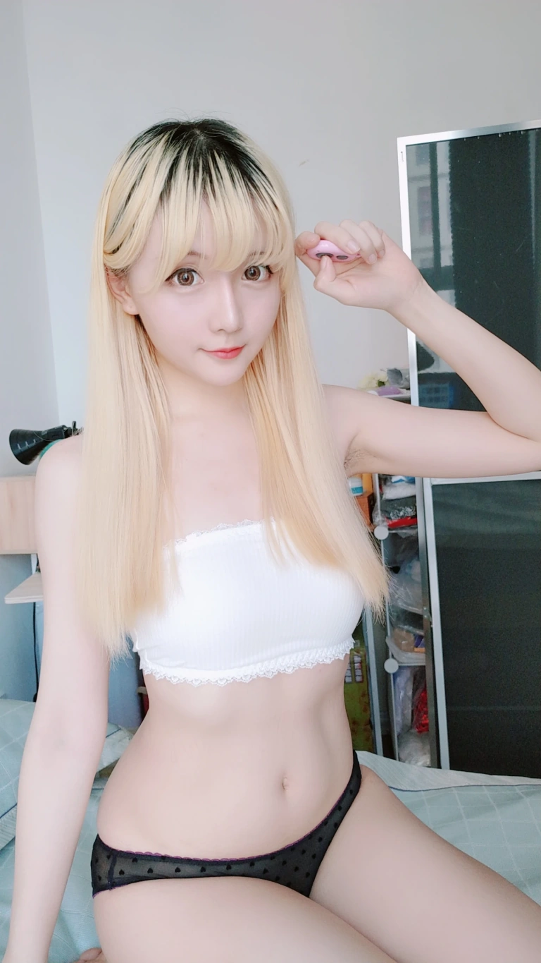 星之迟迟《定制 6-25 白衬衣》写真图集 61P+3V｜在线预览与图包下载