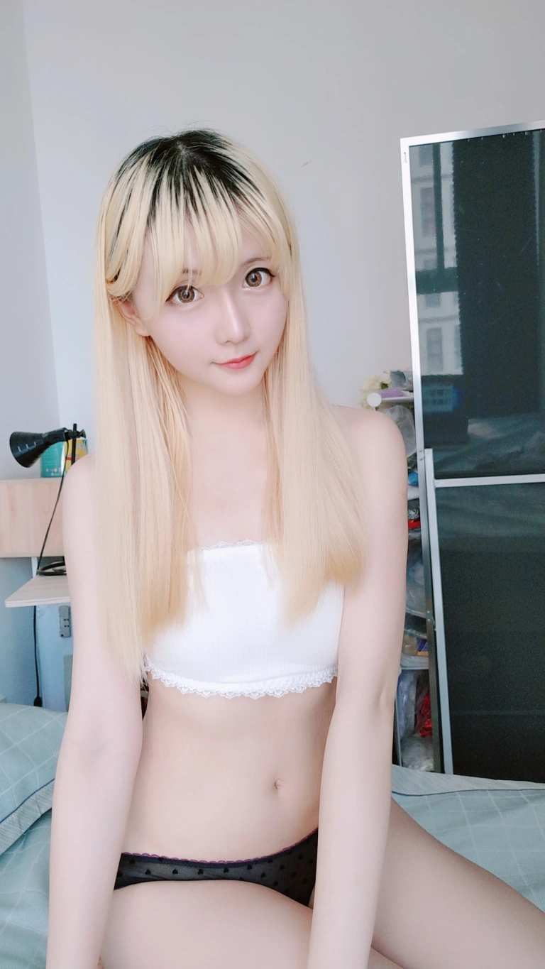 星之迟迟《定制 6-25 白衬衣》写真图集 61P+3V｜在线预览与图包下载
