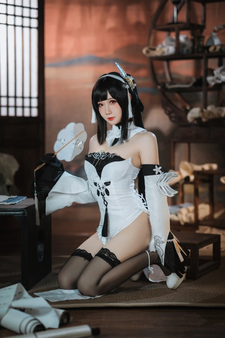 焖焖碳《碧蓝航线 鎮海 白黑礼服》写真图集 23P｜在线预览与图包下载