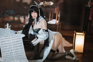 焖焖碳《碧蓝航线 鎮海 白黑礼服》写真图集 23P｜在线预览与图包下载