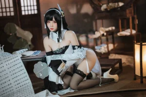 焖焖碳《碧蓝航线 鎮海 白黑礼服》写真图集 23P｜在线预览与图包下载