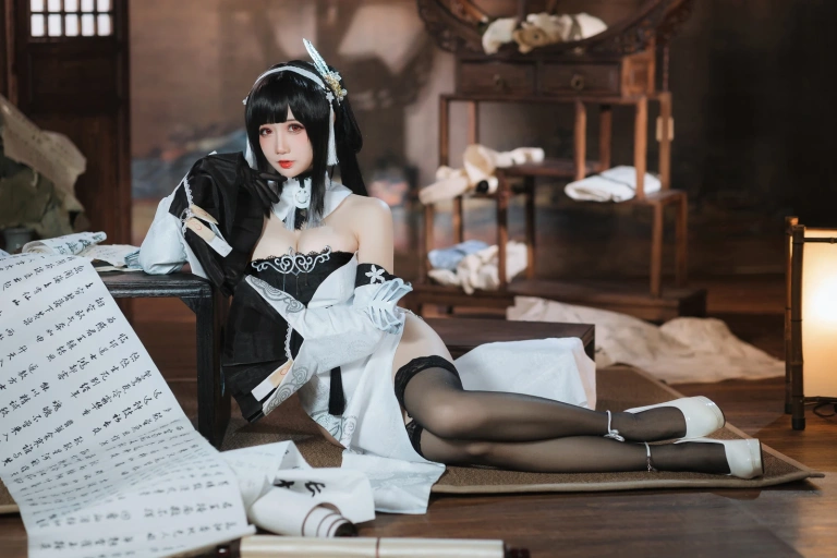 焖焖碳《碧蓝航线 鎮海 白黑礼服》写真图集 23P｜在线预览与图包下载