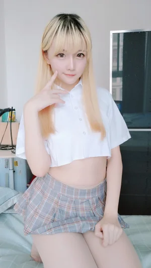 星之迟迟《定制 6-25 短制服裙》写真图集 66P+1V｜在线预览与图包下载
