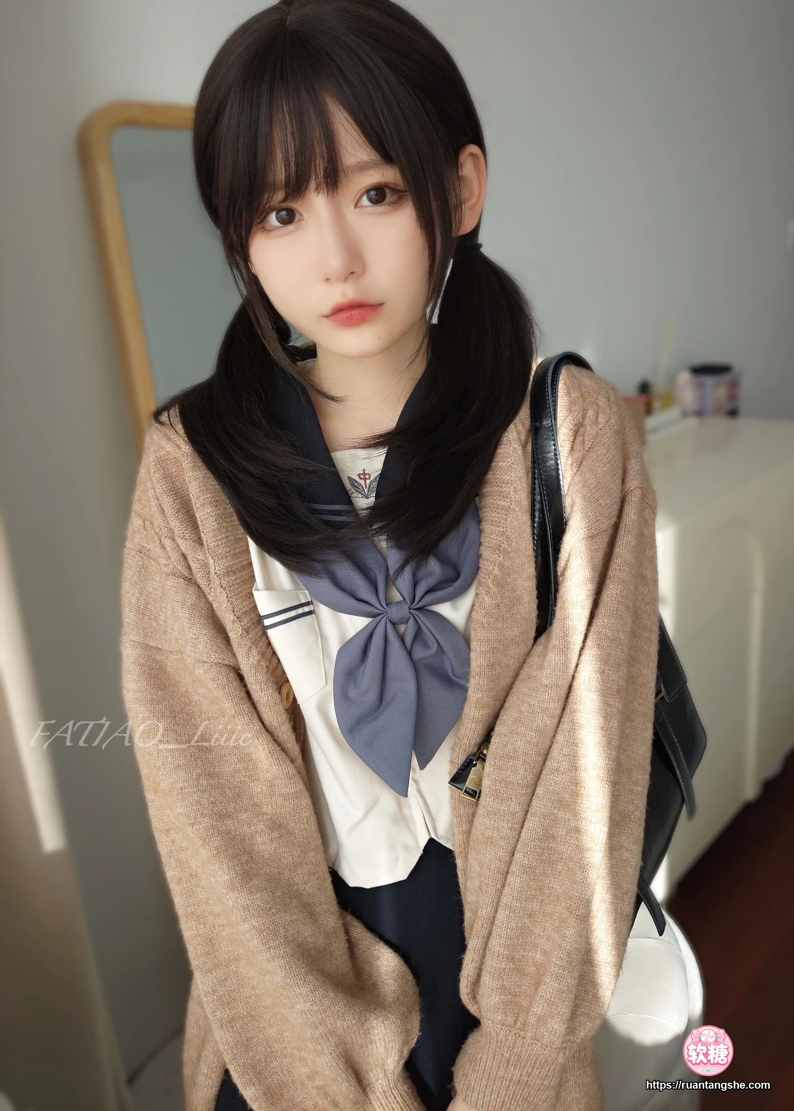 迷之呆梨 迷之呆梨 NO.029 - Fantia 2022年12月会员合集(8期)