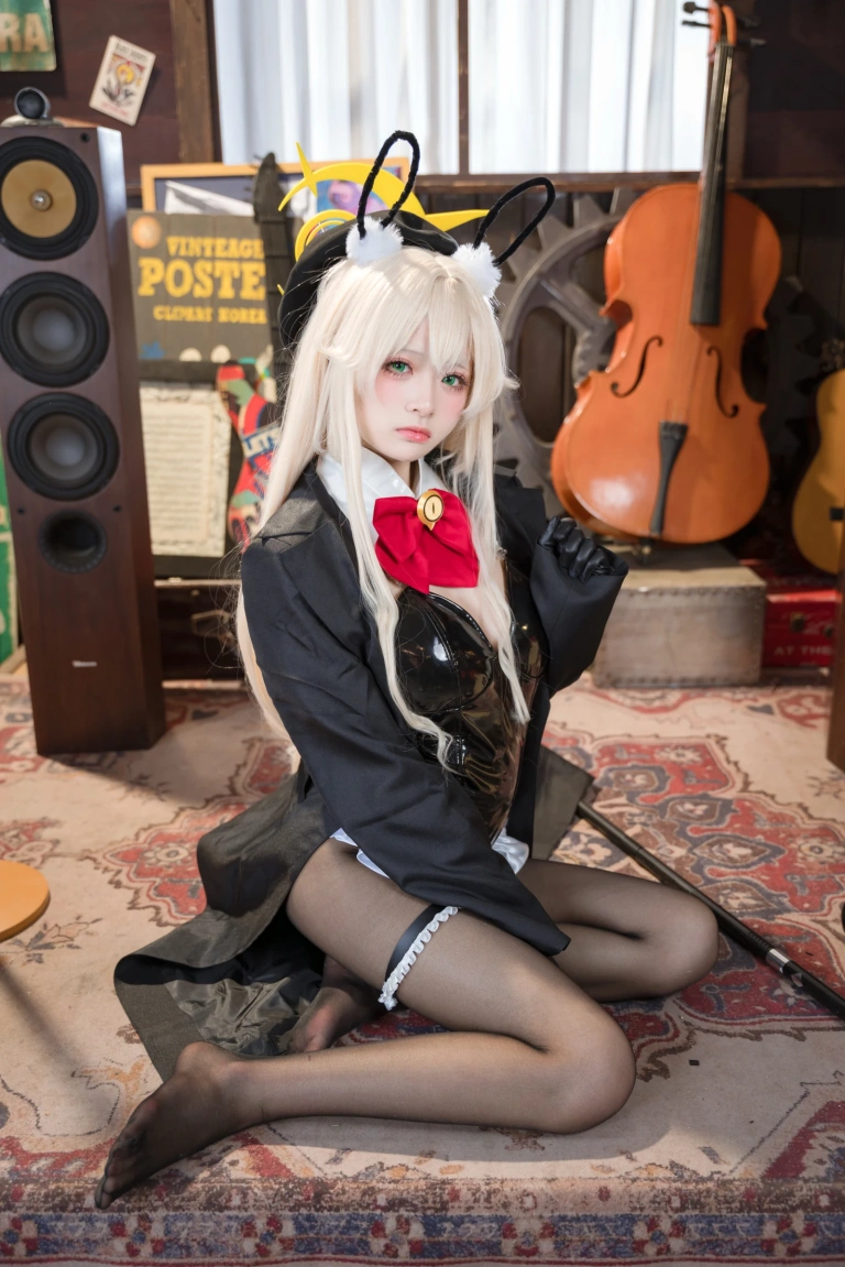 九柒喵《蔚蓝档案 笑面教授兔女郎》写真图集 36P｜在线预览与图包下载
