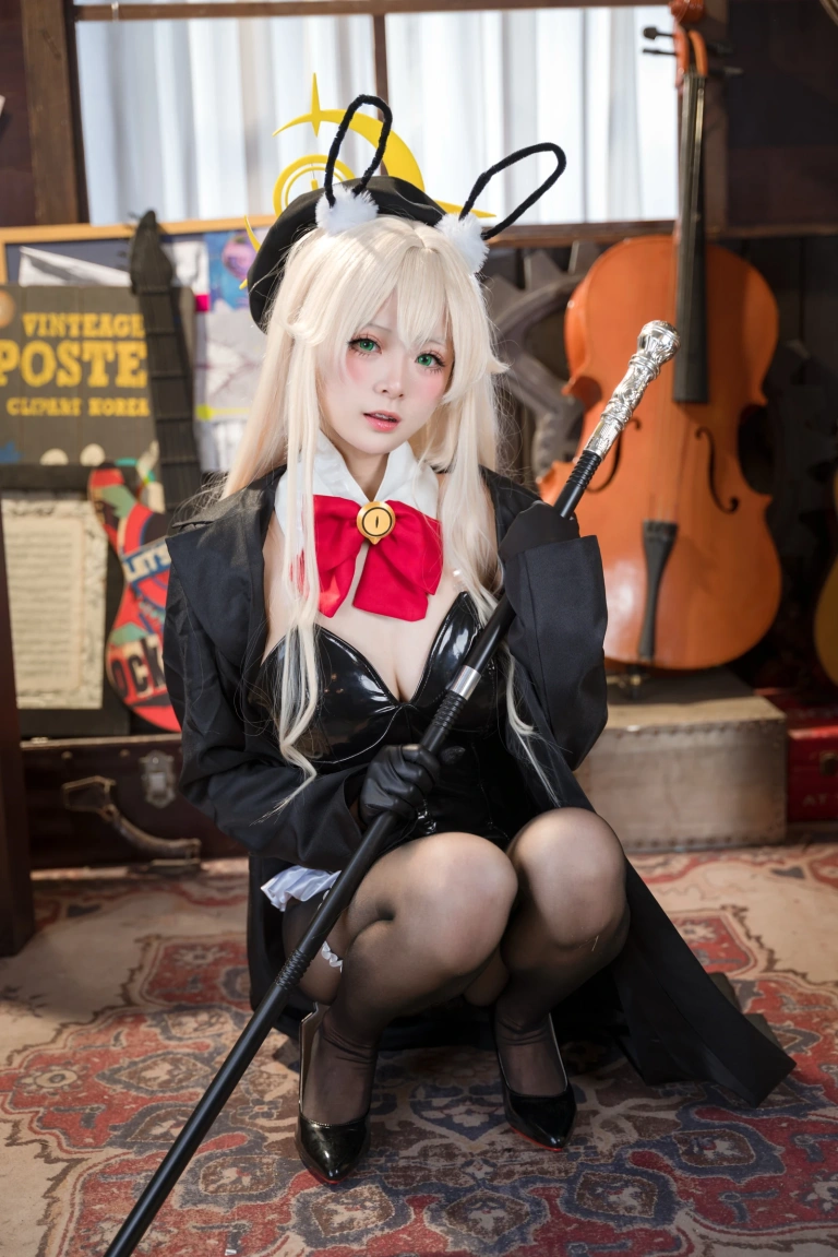 九柒喵《蔚蓝档案 笑面教授兔女郎》写真图集 36P｜在线预览与图包下载