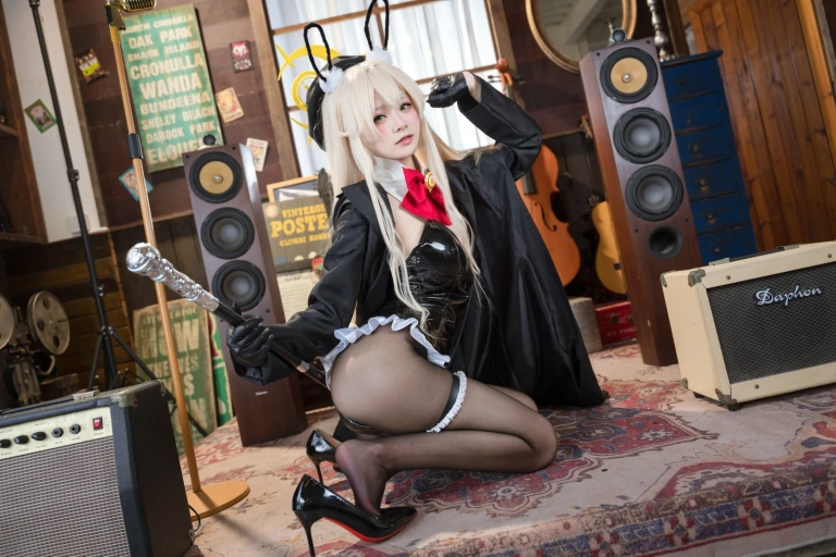 九柒喵《蔚蓝档案 笑面教授兔女郎》写真图集 36P｜在线预览与图包下载