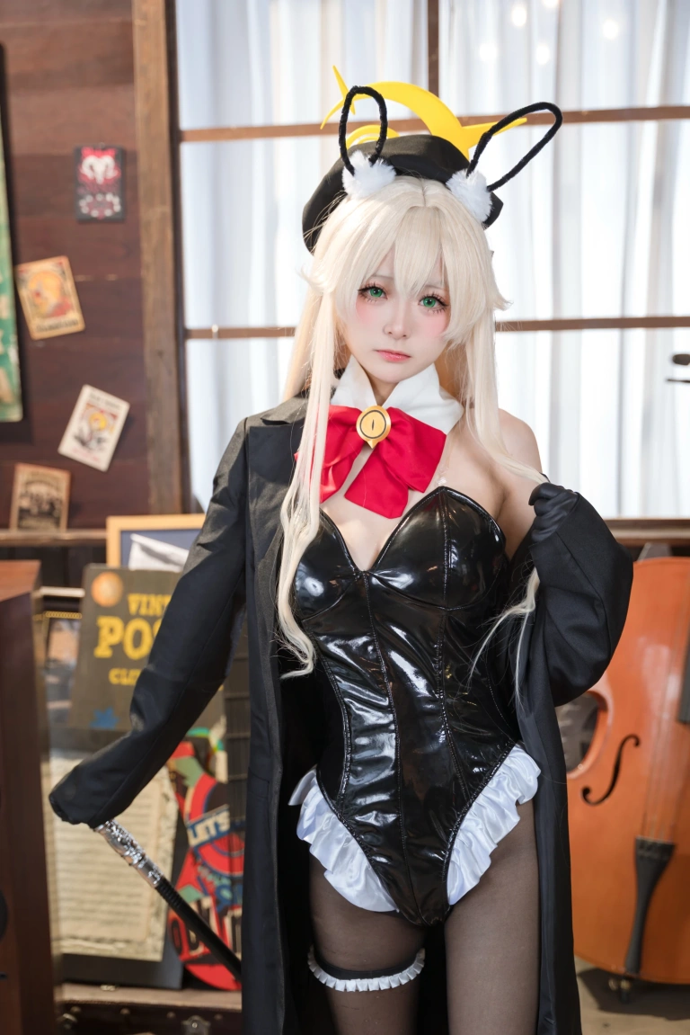 九柒喵《蔚蓝档案 笑面教授兔女郎》写真图集 36P｜在线预览与图包下载