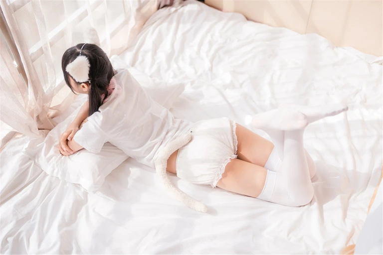 木棉棉《猫系少女》写真图集 50P｜在线预览与图包下载