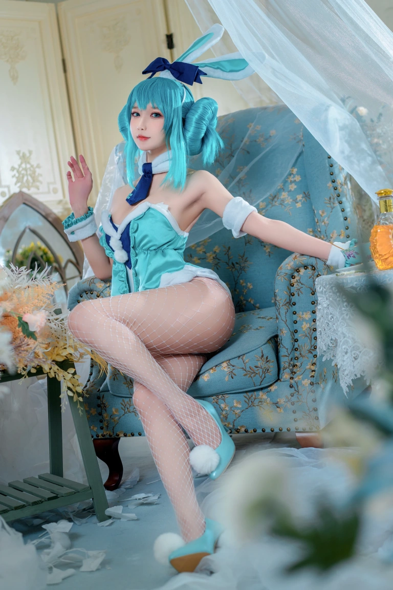 阿包也是兔娘《白兔Miku》写真图集 28P｜在线预览与图包下载