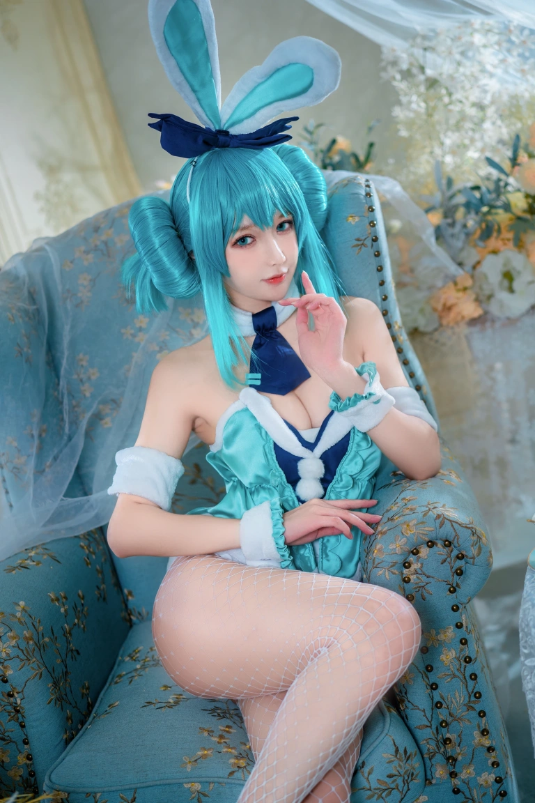 阿包也是兔娘《白兔Miku》写真图集 28P｜在线预览与图包下载
