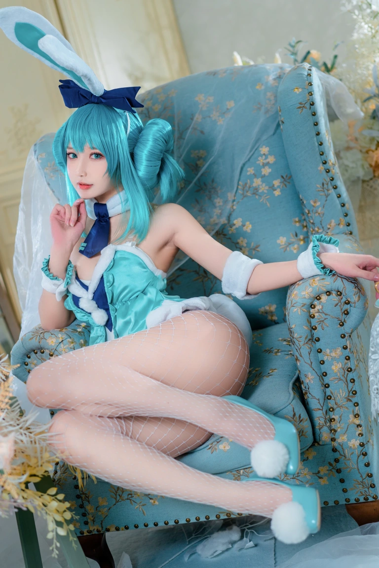 阿包也是兔娘《白兔Miku》写真图集 28P｜在线预览与图包下载