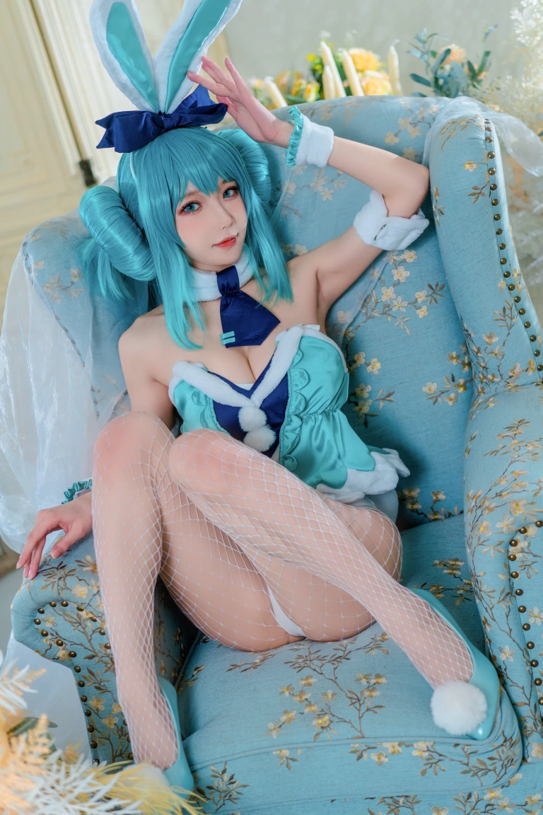 阿包也是兔娘《白兔Miku》写真图集 28P｜在线预览与图包下载