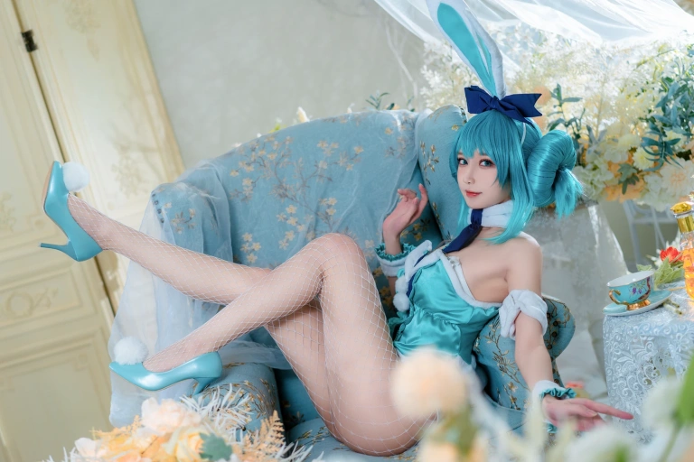 阿包也是兔娘《白兔Miku》写真图集 28P｜在线预览与图包下载