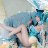 阿包也是兔娘《白兔Miku》写真图集 28P｜在线预览与图包下载