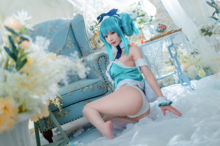 阿包也是兔娘《白兔Miku》写真图集 28P｜在线预览与图包下载