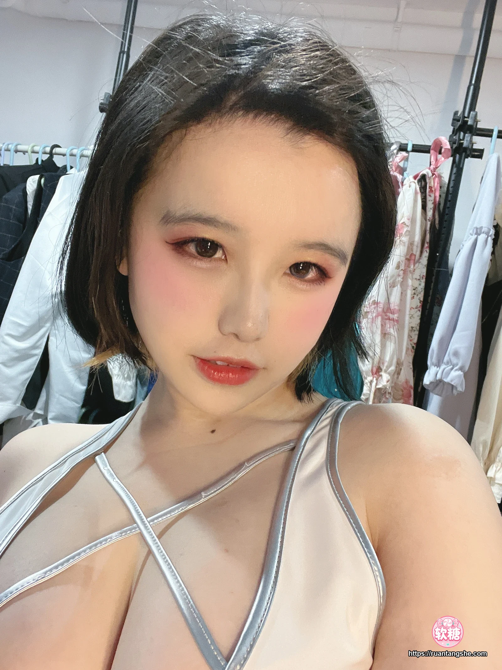 阿半今天很开心 阿半今天很开心 NO.032 - 银色泳装