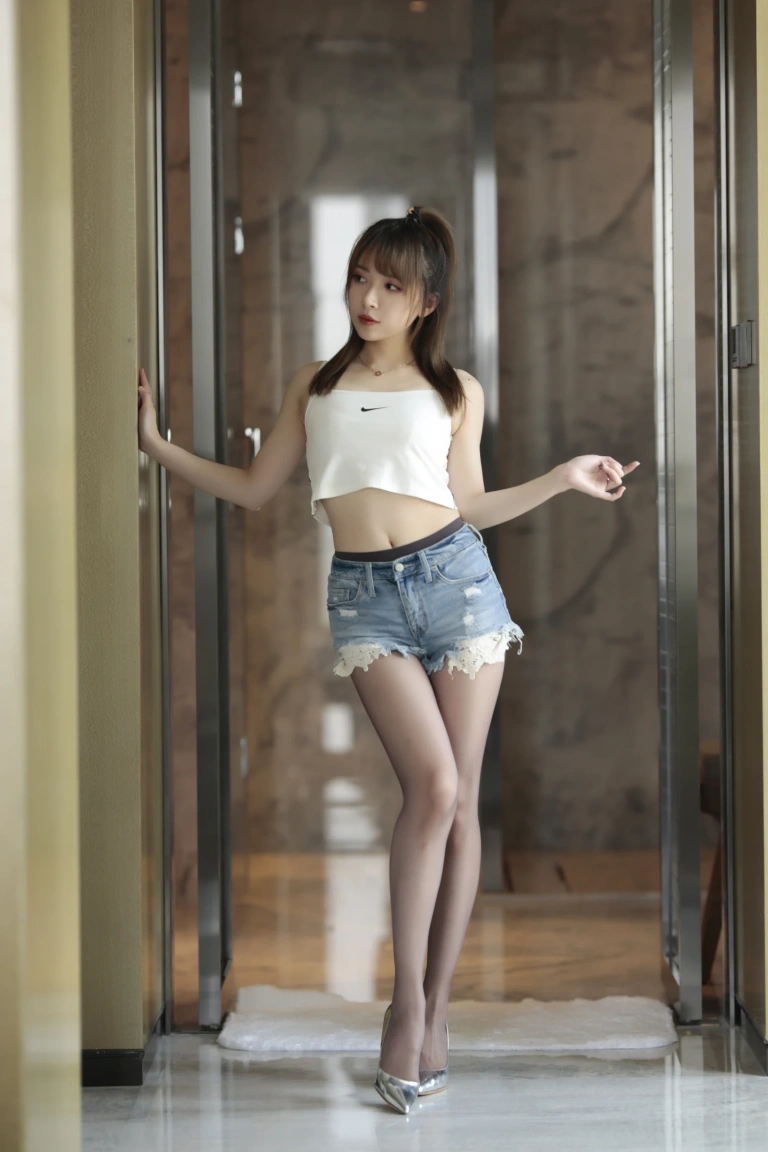 小女巫露娜《牛仔小裤裤》写真图集 84P｜在线预览与图包下载