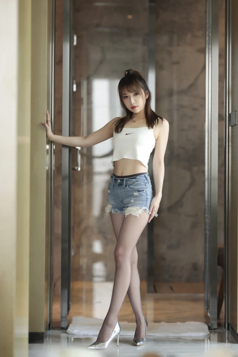 小女巫露娜《牛仔小裤裤》写真图集 84P｜在线预览与图包下载