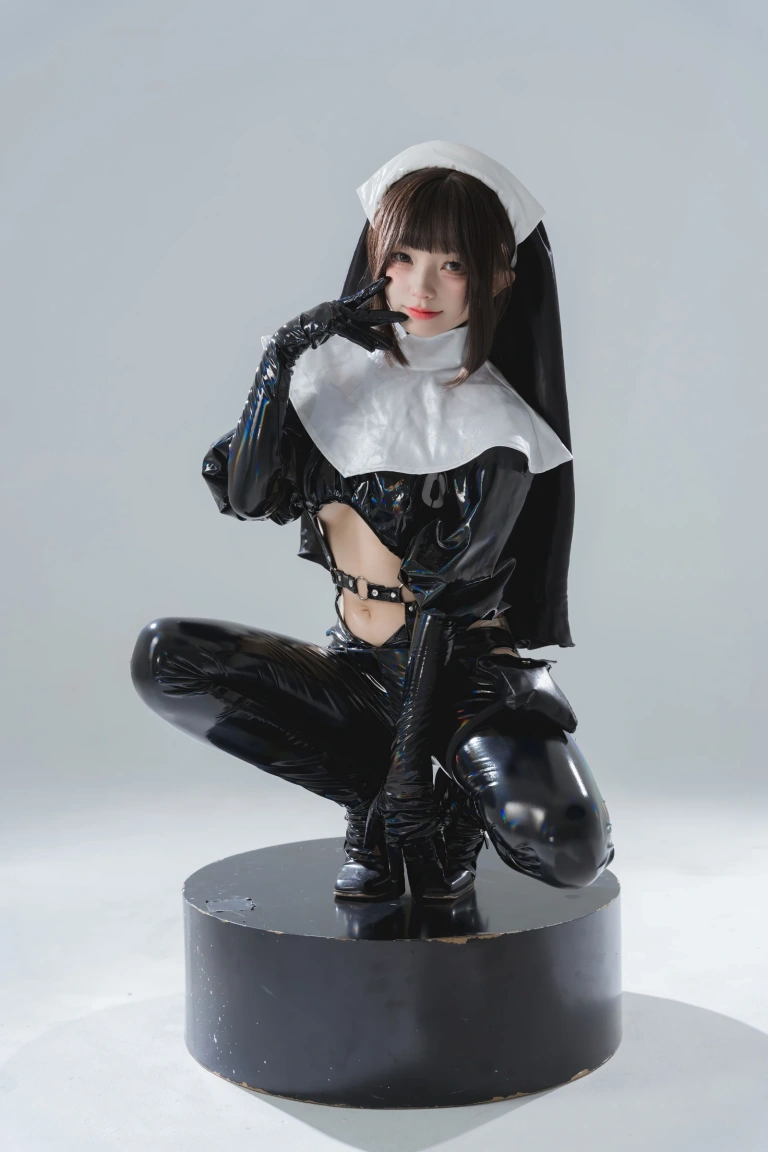 花铃《漆皮修女》写真图集 38P｜在线预览与图包下载