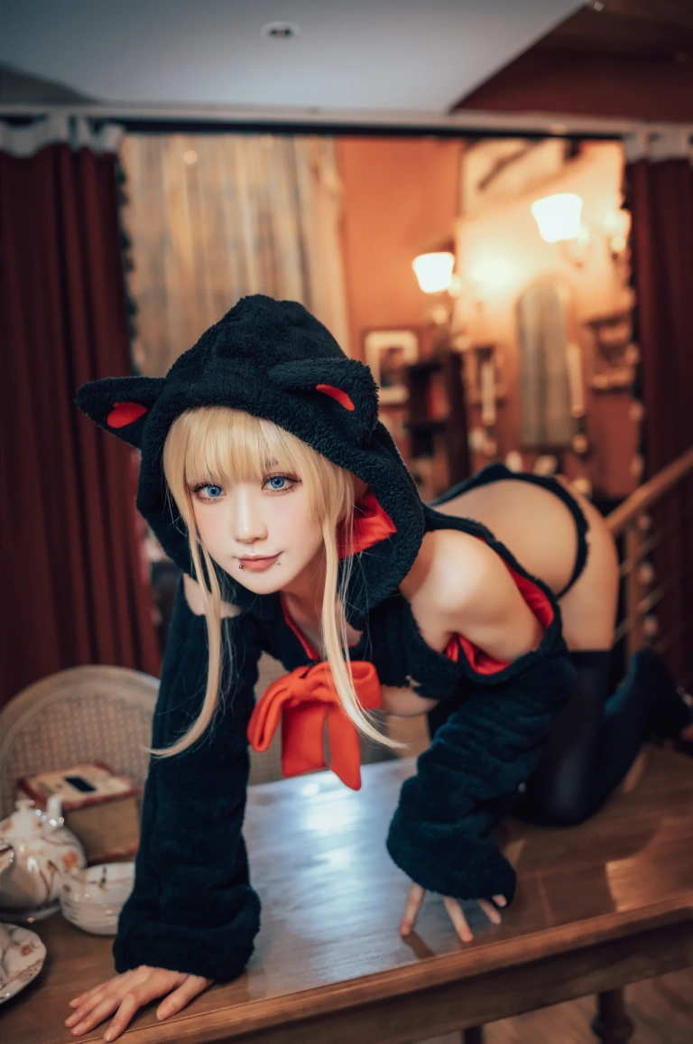 阿包也是兔娘《小猫咪能有什么坏心眼呢》写真图集 19P｜在线预览与图包下载
