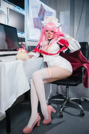 瓜希酱《英仙座护士》写真图集 20P｜在线预览与图包下载