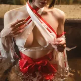 阿包也是兔娘《温泉巫女》写真图集 24P｜在线预览与图包下载