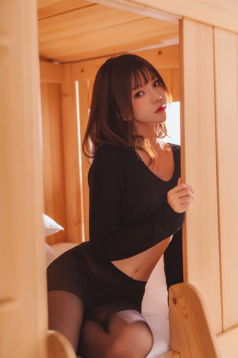桜桃喵《小黑》写真图集 32P｜在线预览与图包下载