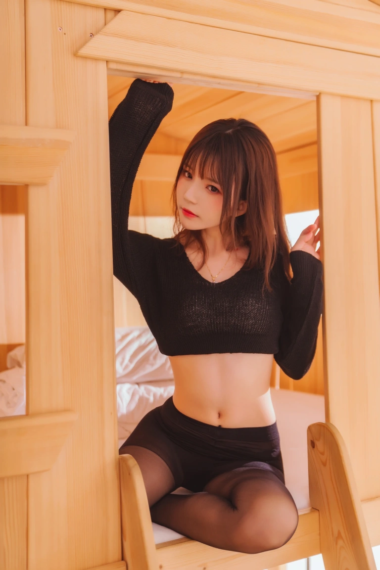 桜桃喵《小黑》写真图集 32P｜在线预览与图包下载