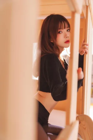 桜桃喵《小黑》写真图集 32P｜在线预览与图包下载