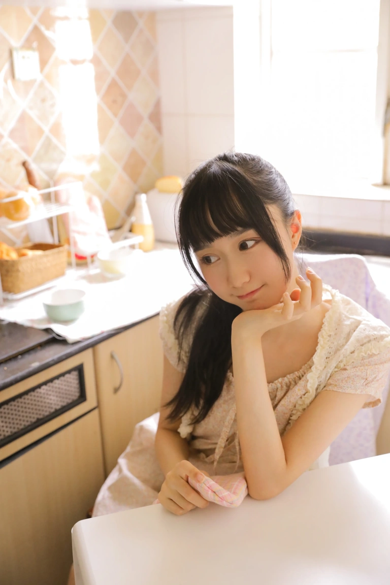 木棉棉《绵相随 厨娘》写真图集 8P｜在线预览与图包下载