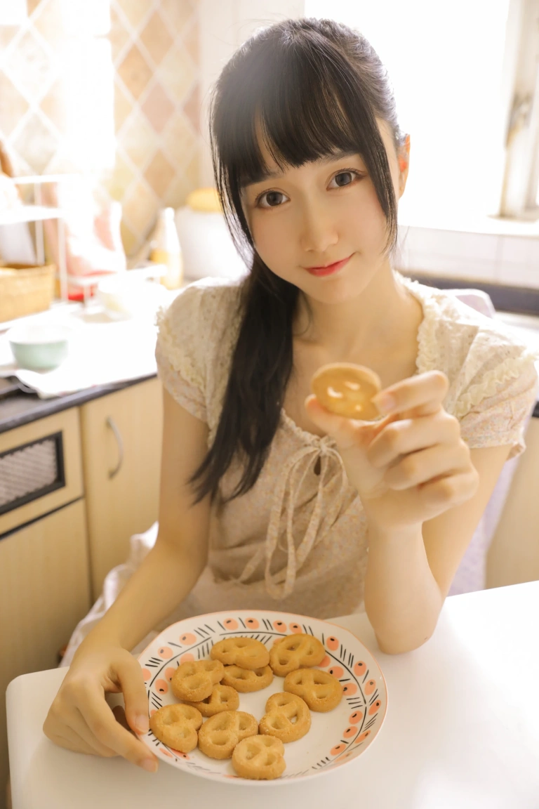 木棉棉《绵相随 厨娘》写真图集 8P｜在线预览与图包下载