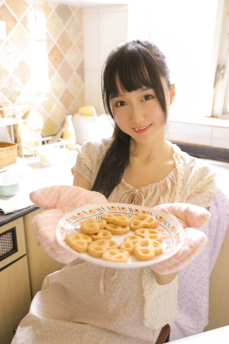 木棉棉《绵相随 厨娘》写真图集 8P｜在线预览与图包下载