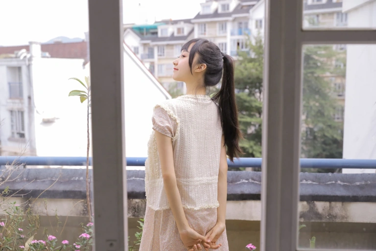 木棉棉《绵相随 厨娘》写真图集 8P｜在线预览与图包下载