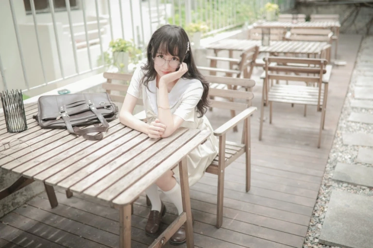 木棉棉《水手服》写真图集 19P｜在线预览与图包下载