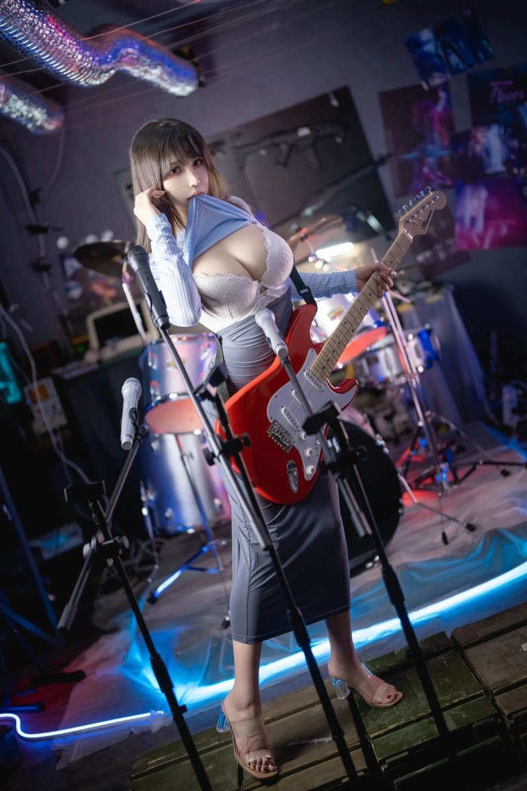 抱走莫子《吉他妹妹》写真图集 50P+1V｜在线预览与图包下载