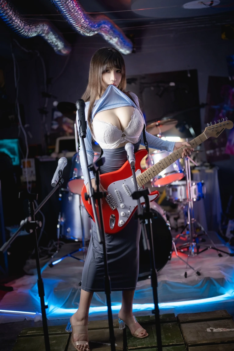 抱走莫子《吉他妹妹》写真图集 50P+1V｜在线预览与图包下载