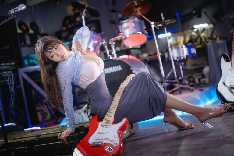 抱走莫子《吉他妹妹》写真图集 50P+1V｜在线预览与图包下载
