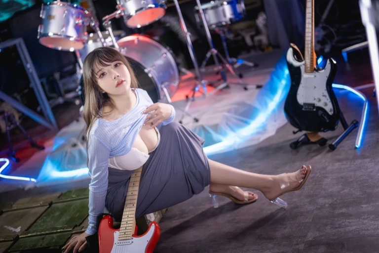 抱走莫子《吉他妹妹》写真图集 50P+1V｜在线预览与图包下载