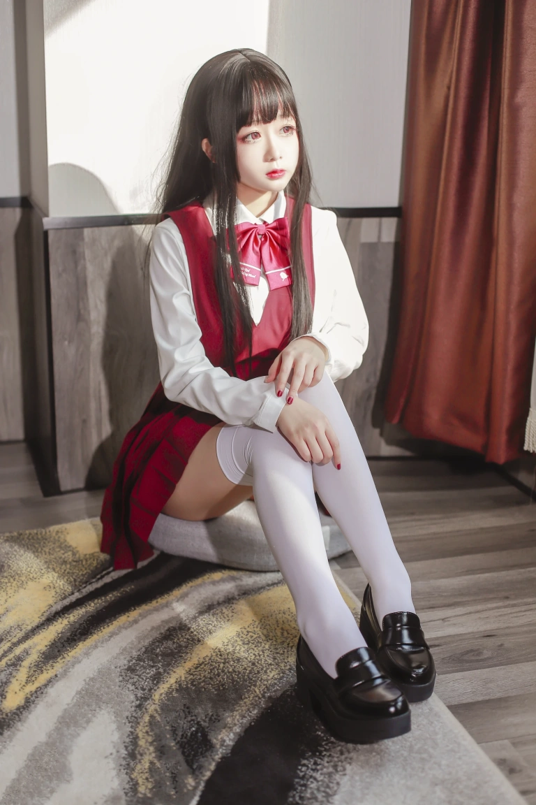 日奈娇(椎名莜)《JK少女红裙》写真图集 28P｜在线预览与图包下载